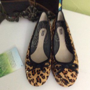 NEW rejuve   Podiatrist Designed Shoes   Leopard with a black bow  Size 9